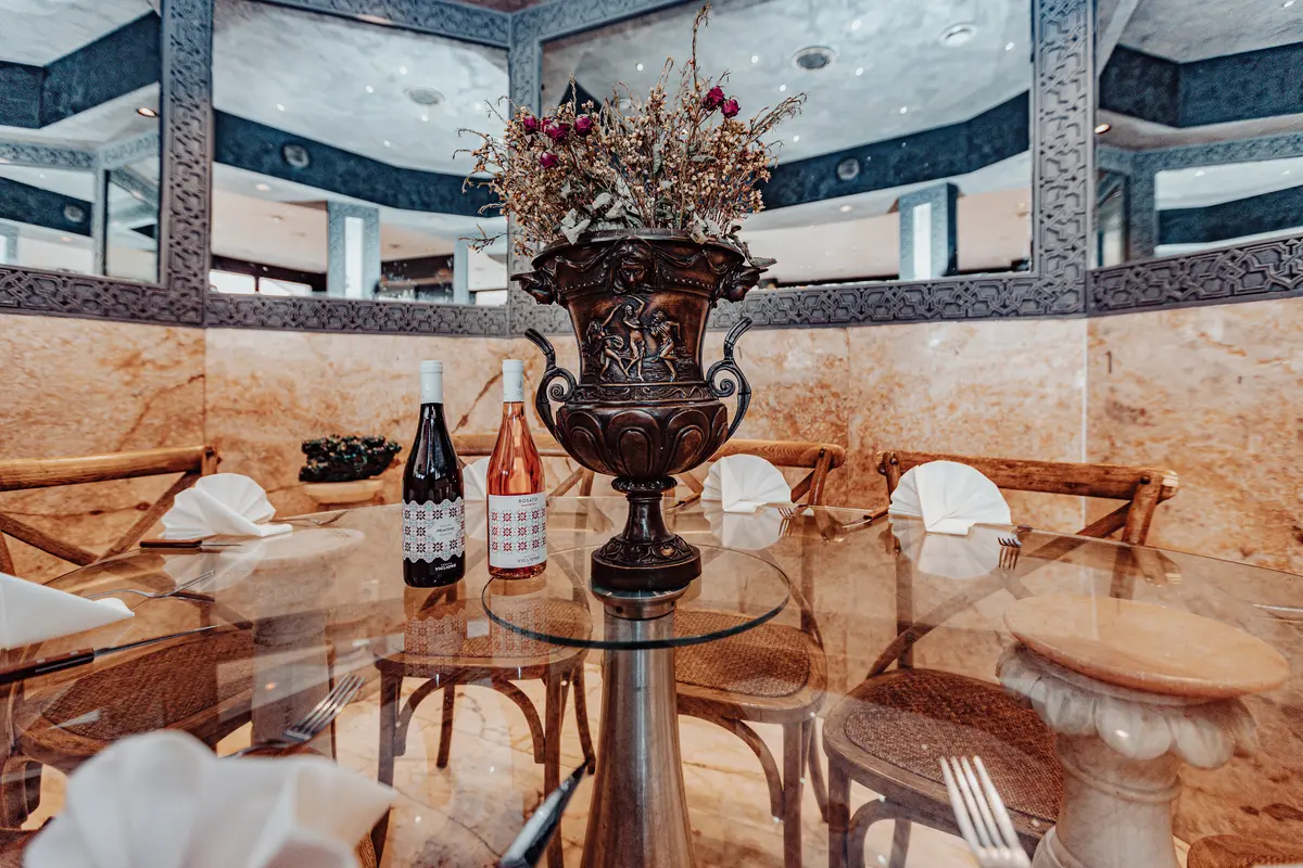 Intérieur du restaurant La Dolce Vita à Élancourt